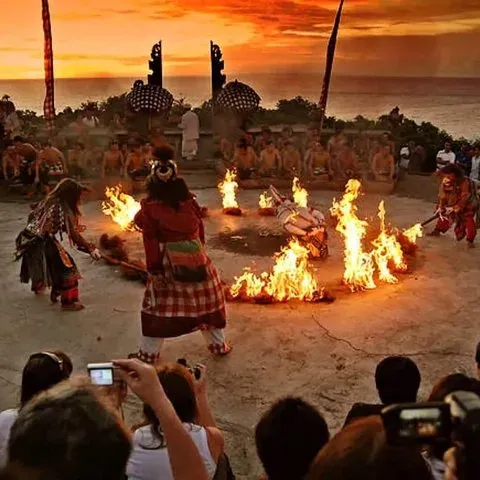 Private Uluwatu Sunset Tour with Kecak Dance and Dinner